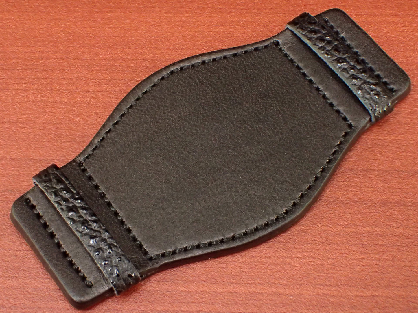 台座 HIMEJI KUROZAN Japanese Cowhide LEATHER (Black)