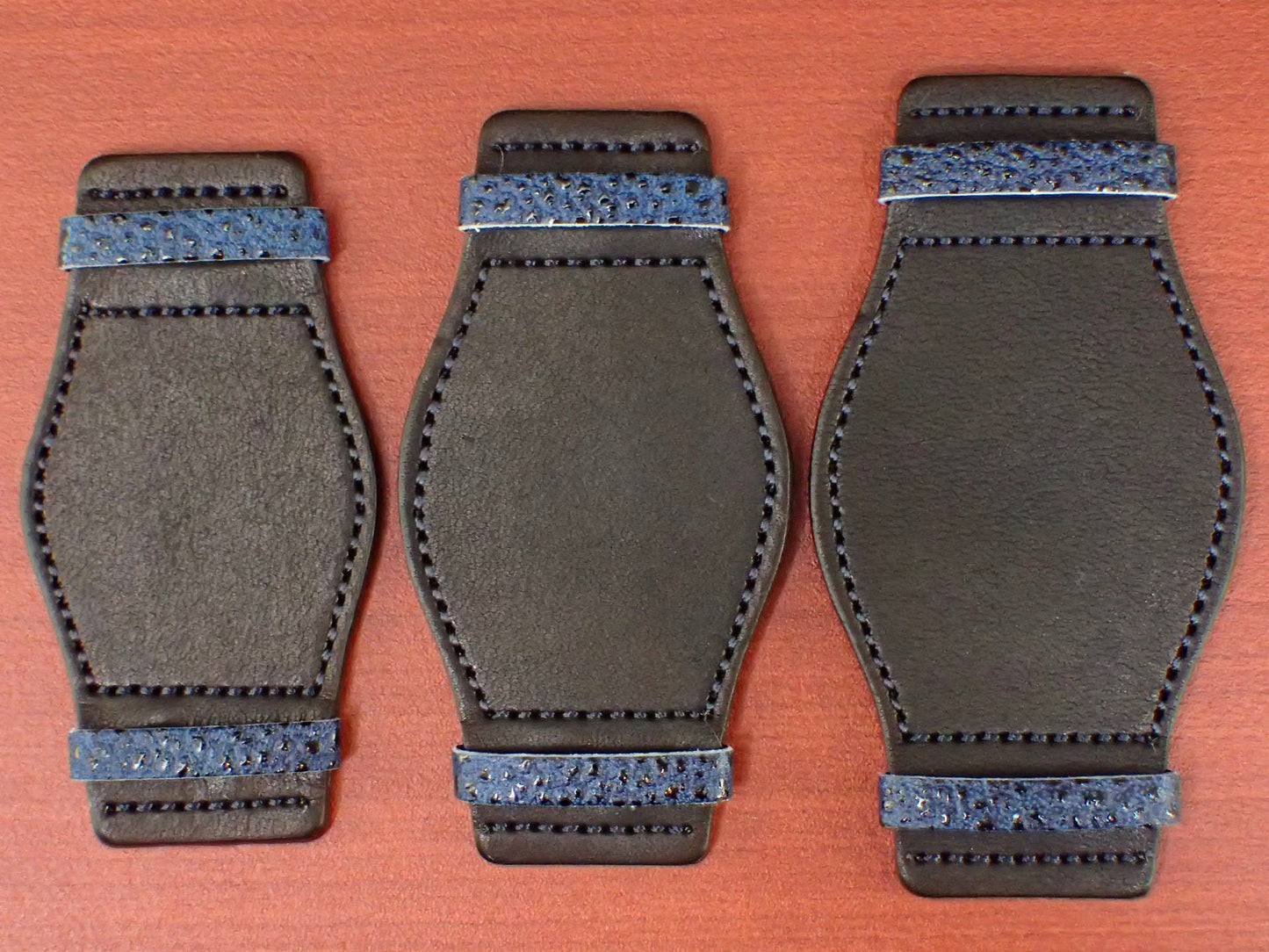 <tc>Leather Pad HIMEJI KUROZAN Japanese Cowhide LEATHER (Indigo)</tc>