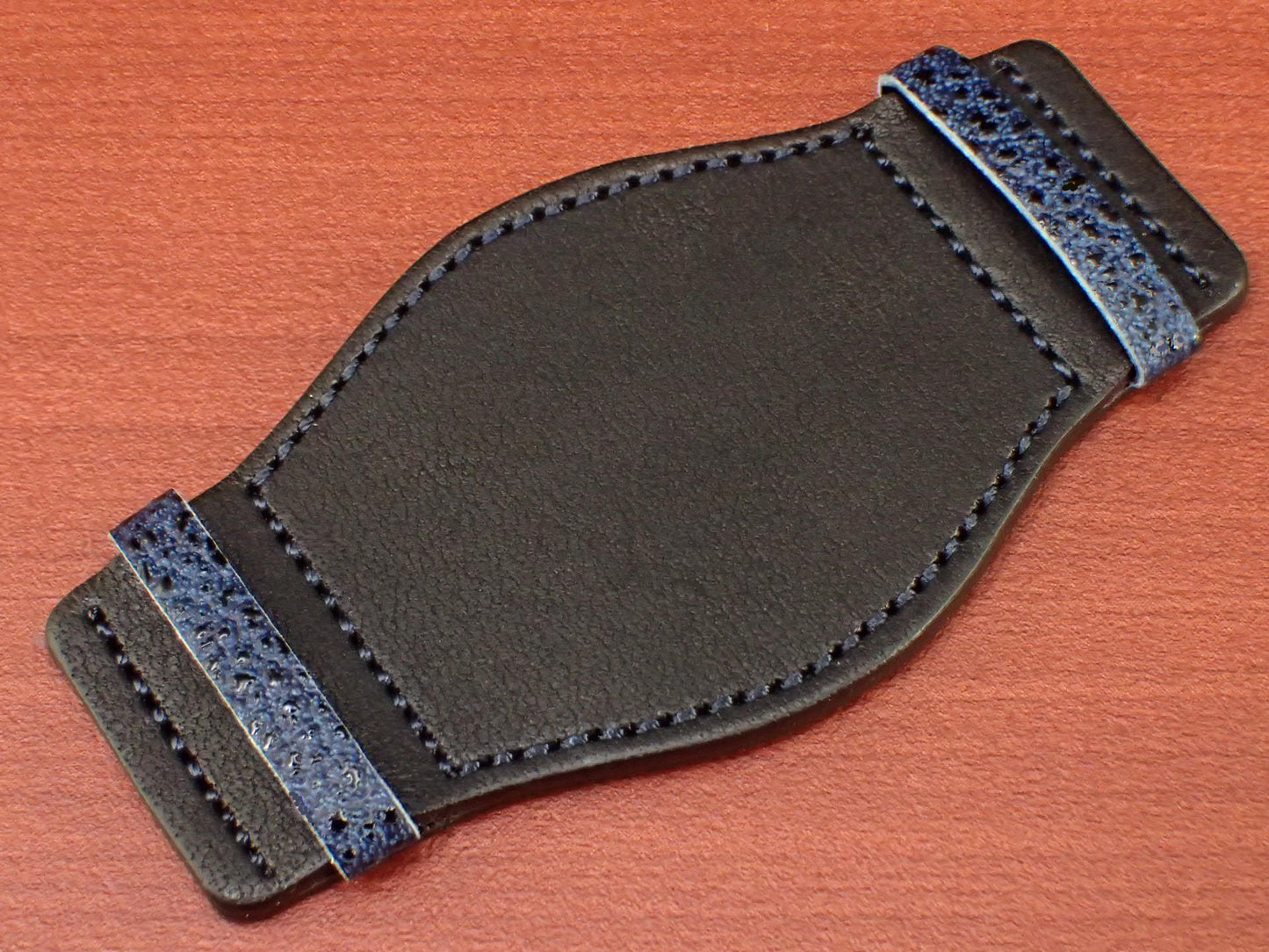 <tc>Leather Pad HIMEJI KUROZAN Japanese Cowhide LEATHER (Indigo)</tc>