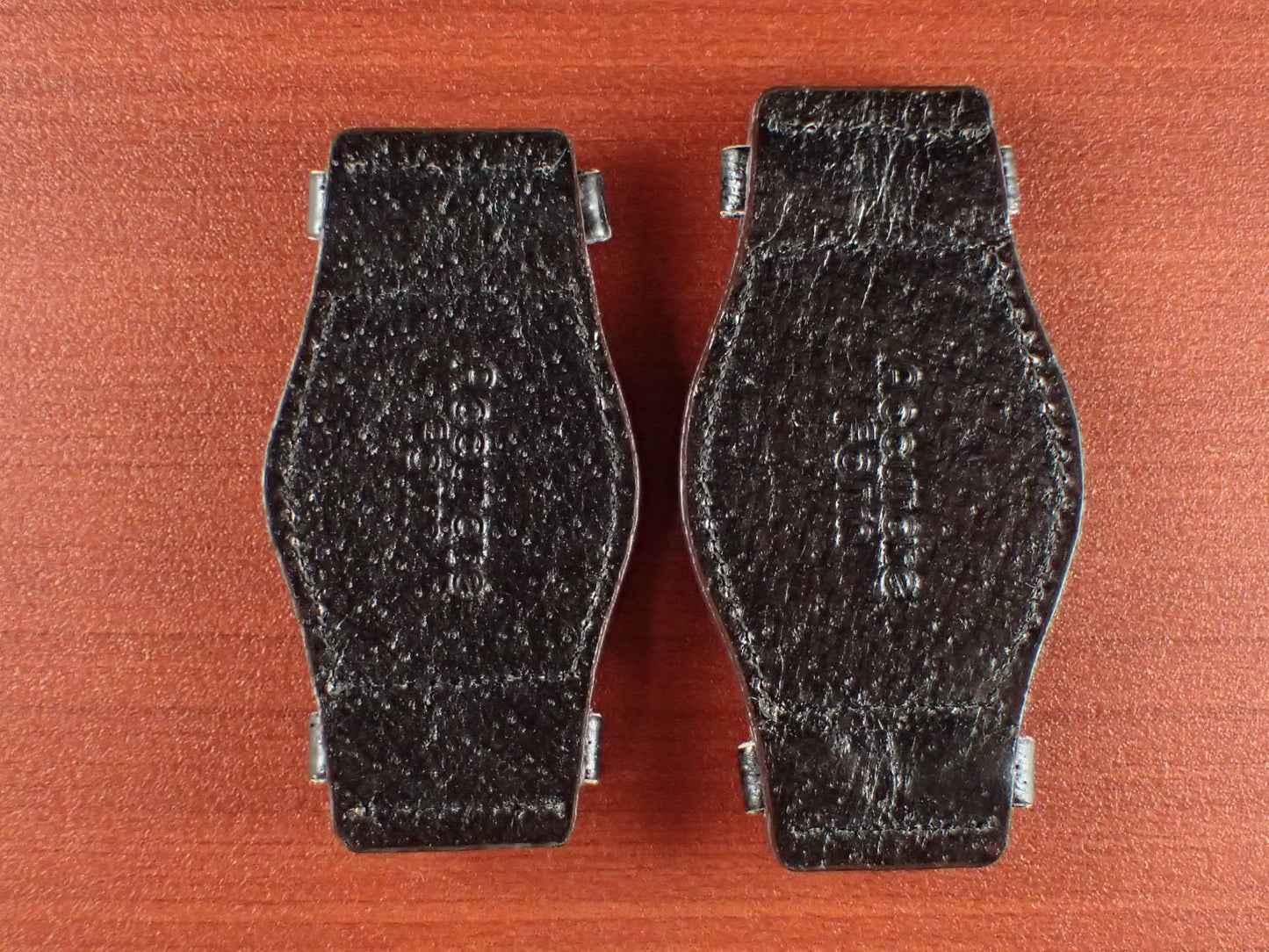 台座 Japanese Pigskin Leather(Black)