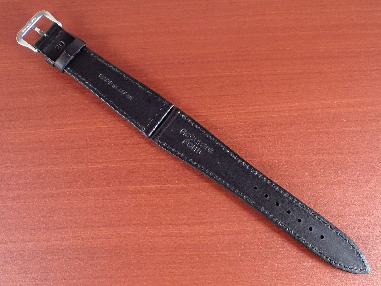 <tc>Lo Stivale BULGARO Shoulder Leather strap (Black)
</tc>