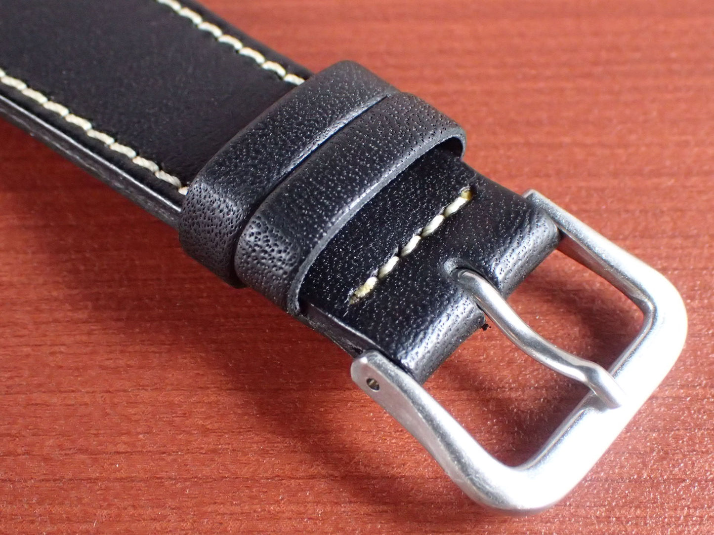 <tc>Lo Stivale BULGARO Shoulder Leather strap (Black)
</tc>