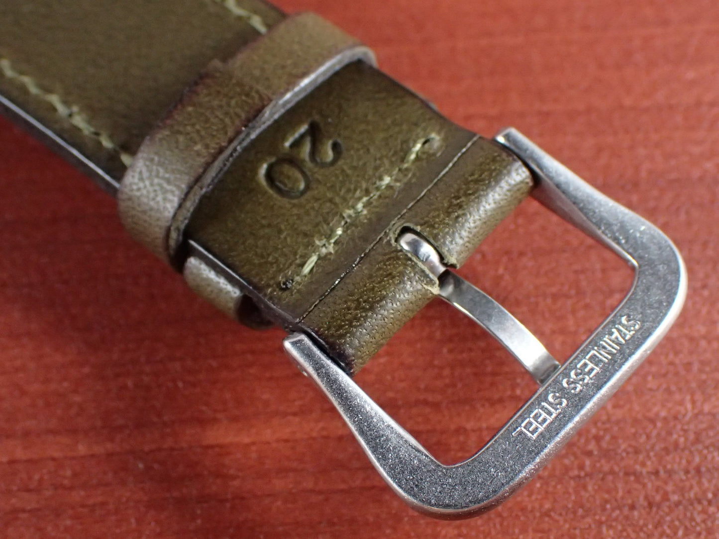 <tc>Lo Stivale BULGARO Shoulder Leather strap (Olive)
</tc>