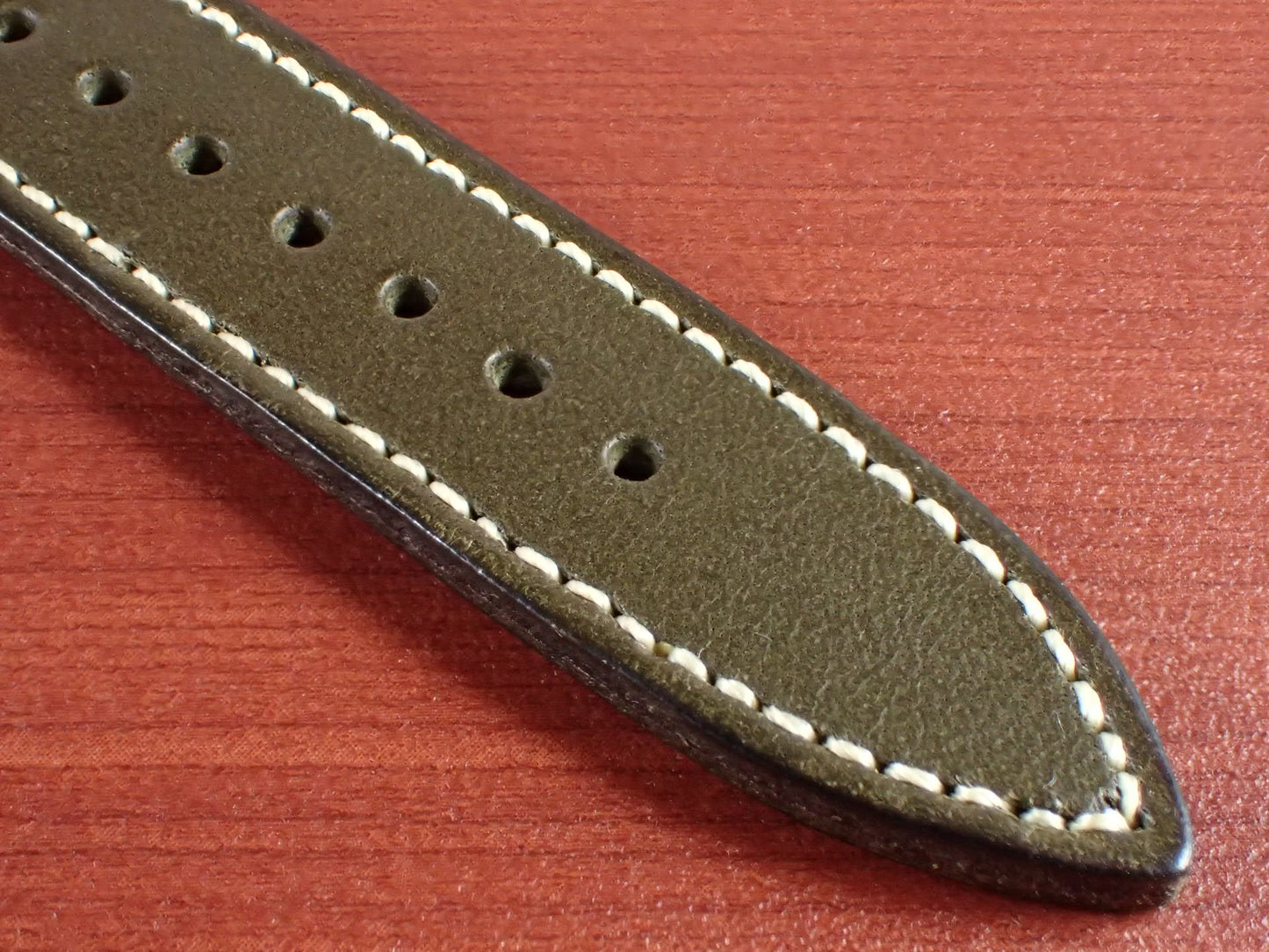 <tc>Lo Stivale BULGARO Shoulder Leather strap (Olive)
</tc>