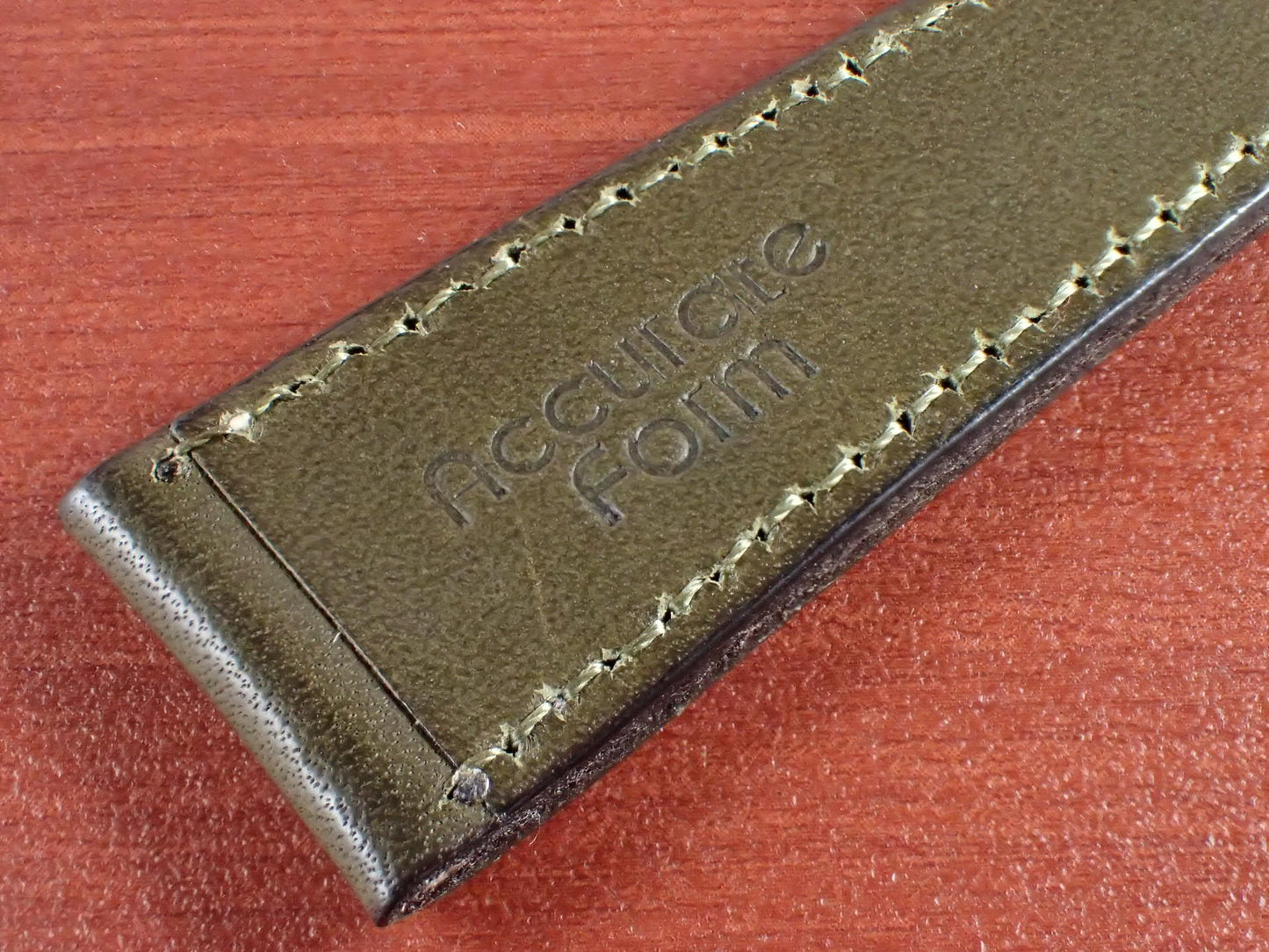 <tc>Lo Stivale BULGARO Shoulder Leather strap (Olive)
</tc>