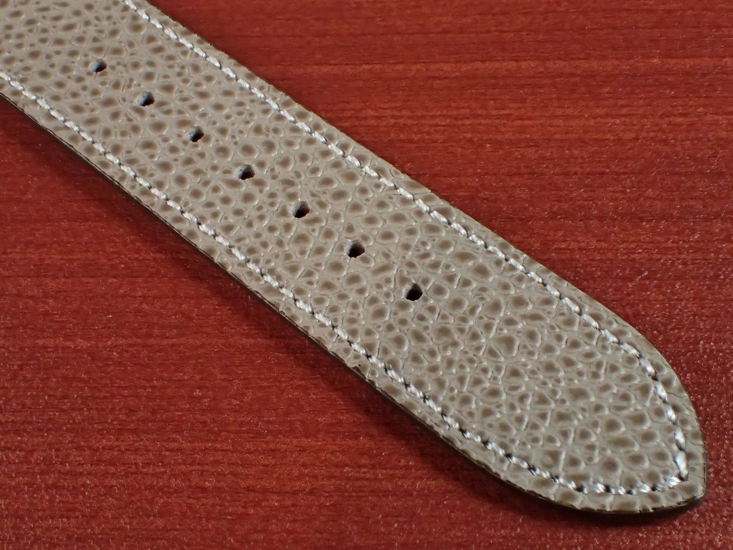 <tc>DEGERMANN DAUPHIN Embossed calf STRAP (Oyster Gray)</tc>