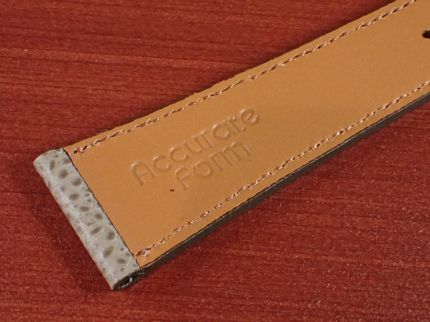 <tc>DEGERMANN DAUPHIN Embossed calf STRAP (Oyster Gray)</tc>