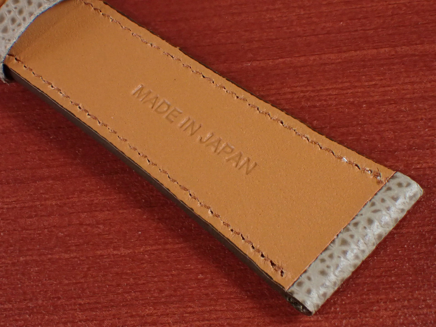 <tc>DEGERMANN DAUPHIN Embossed calf STRAP (Oyster Gray)</tc>