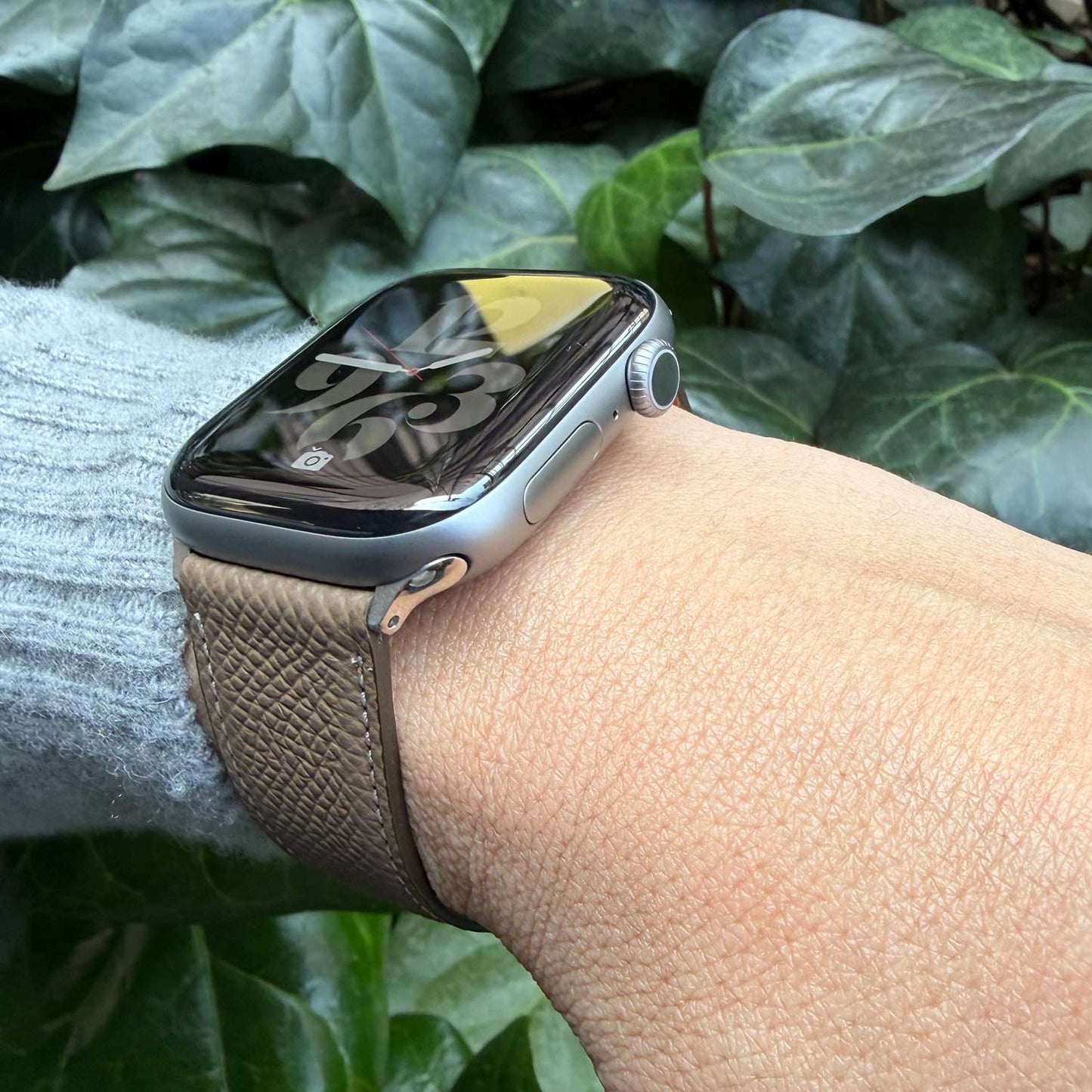 <tc>HAAS Derby French Embossed calf STRAP for Apple Watch (ETOUPE)</tc>